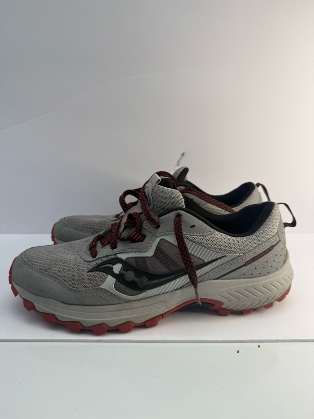 Saucony Men's Gray and Red Trail Running Shoes Excellent condition.